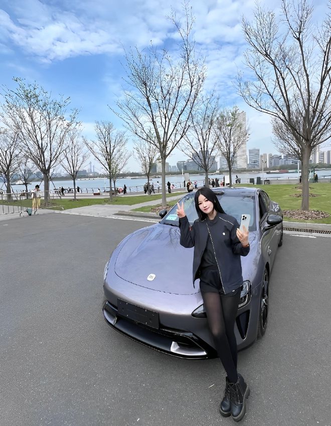 质量都这么高的吗？仙女也就长这样吧冰球突破游戏小米SU7的美女车主(图5)