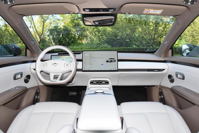 舱”：座椅会按摩颠簸路稳如坐船！冰球突破平台不是豪车却有 “头等(图1)