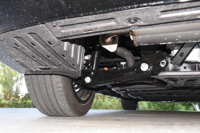 舱”：座椅会按摩颠簸路稳如坐船！冰球突破平台不是豪车却有 “头等(图6)