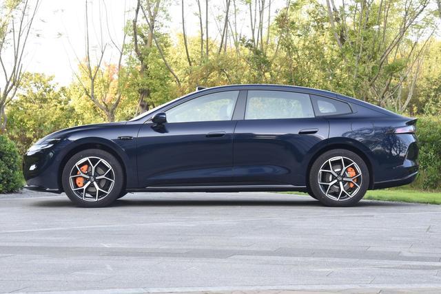 舱”：座椅会按摩颠簸路稳如坐船！冰球突破平台不是豪车却有 “头等(图7)