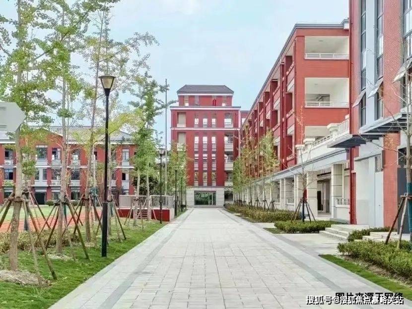 环境 - 户型价格地址楼盘详情配套电话交房时间配套电话售楼处交房时间冰球突破招商中旅·揽阅(售楼处) 首页 招商中旅·揽阅销售中心 -(图4)